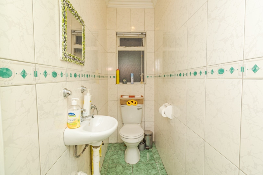 4 Bedroom Property for Sale in Devon Park Western Cape